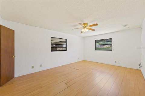 House in Wildwood, Florida 3 bedrooms, 193.24 sq.m. № 1129738 - photo 29