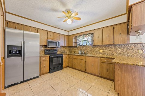 House in Wildwood, Florida 3 bedrooms, 193.24 sq.m. № 1129738 - photo 10