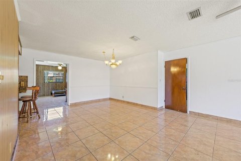 House in Wildwood, Florida 3 bedrooms, 193.24 sq.m. № 1129738 - photo 15