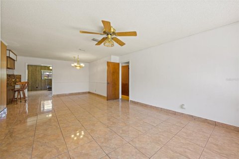 House in Wildwood, Florida 3 bedrooms, 193.24 sq.m. № 1129738 - photo 18