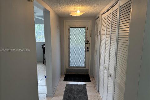 Condo in Tamarac, Florida, 2 bedrooms  № 1840710 - photo 10
