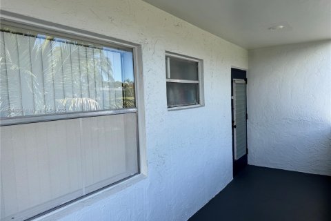Condo in Tamarac, Florida, 2 bedrooms  № 1840710 - photo 2