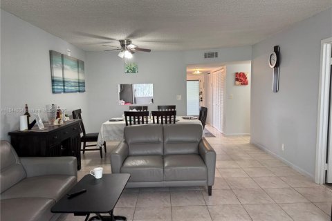 Condo in Tamarac, Florida, 2 bedrooms  № 1840710 - photo 18