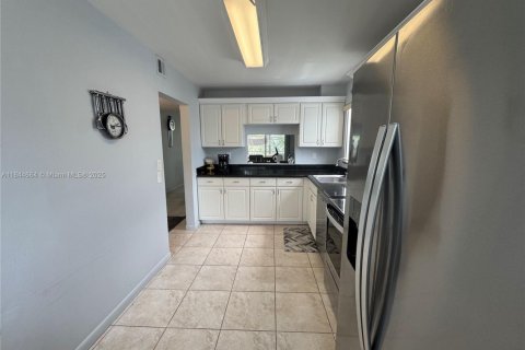 Condo in Tamarac, Florida, 2 bedrooms  № 1840710 - photo 5