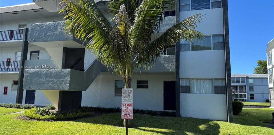 Condo in Tamarac, Florida, 2 bedrooms № 1840710