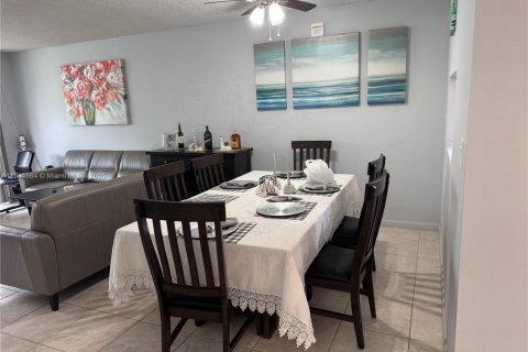 Condo in Tamarac, Florida, 2 bedrooms  № 1840710 - photo 17