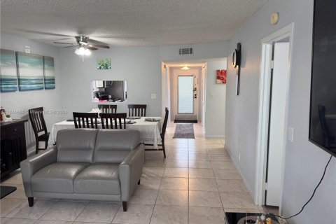 Condo in Tamarac, Florida, 2 bedrooms  № 1840710 - photo 14