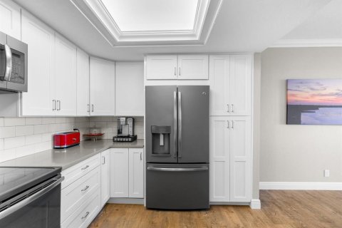Condo in Belleair, Florida, 2 bedrooms № 2123352 - photo 9