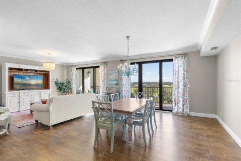 Condo in Belleair, Florida, 2 bedrooms № 2123352 - photo 16