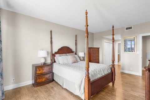 Condo in Belleair, Florida, 2 bedrooms № 2123352 - photo 20
