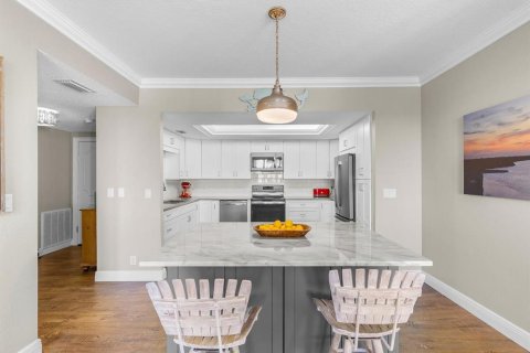 Condo in Belleair, Florida, 2 bedrooms № 2123352 - photo 11