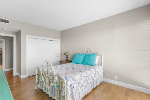 Condo in Belleair, Florida, 2 bedrooms № 2123352 - photo 24