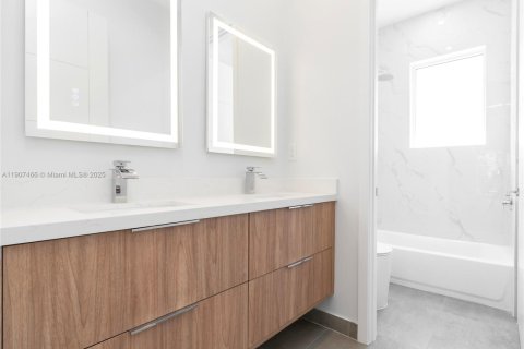 House in Fort Lauderdale, Florida 4 bedrooms, 233 sq.m. № 2012820 - photo 14