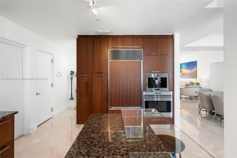 Condo in Sunny Isles Beach, Florida, 2 bedrooms  № 1956901 - photo 16