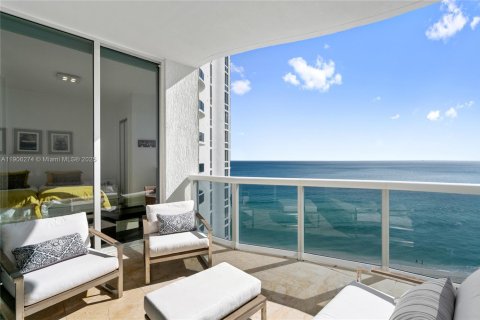 Condo in Sunny Isles Beach, Florida, 2 bedrooms  № 1956901 - photo 9