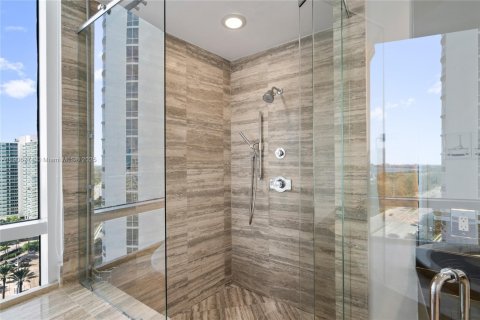 Condo in Sunny Isles Beach, Florida, 2 bedrooms  № 1956901 - photo 28