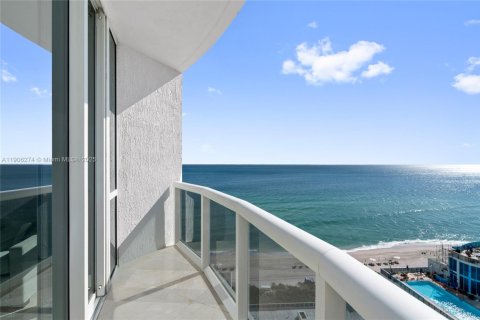 Condo in Sunny Isles Beach, Florida, 2 bedrooms  № 1956901 - photo 29