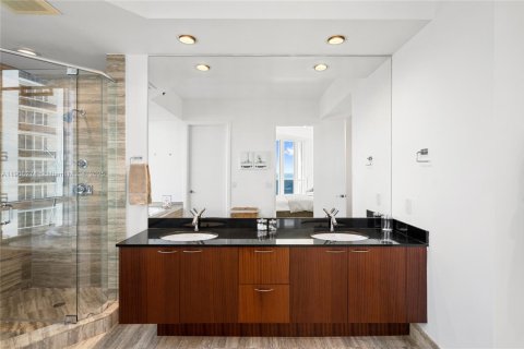 Condo in Sunny Isles Beach, Florida, 2 bedrooms  № 1956901 - photo 27