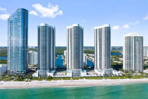 Condo in Sunny Isles Beach, Florida, 2 bedrooms  № 1956901 - photo 12