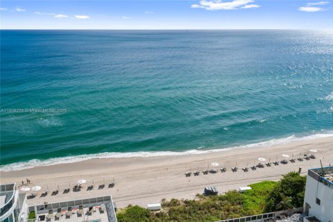Condo in Sunny Isles Beach, Florida, 2 bedrooms  № 1956901 - photo 2