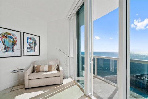 Condo in Sunny Isles Beach, Florida, 2 bedrooms  № 1956901 - photo 22