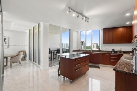 Condo in Sunny Isles Beach, Florida, 2 bedrooms  № 1956901 - photo 18