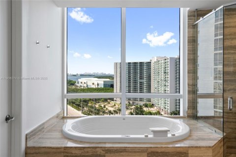 Condo in Sunny Isles Beach, Florida, 2 bedrooms  № 1956901 - photo 26
