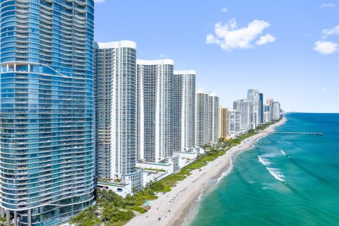 Condo in Sunny Isles Beach, Florida, 2 bedrooms  № 1956901 - photo 10