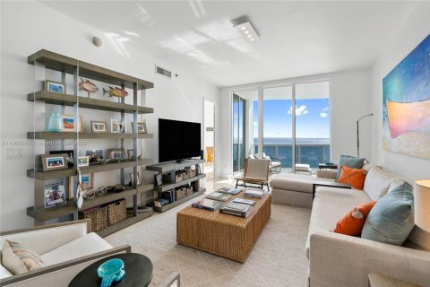 Condo in Sunny Isles Beach, Florida, 2 bedrooms  № 1956901 - photo 1