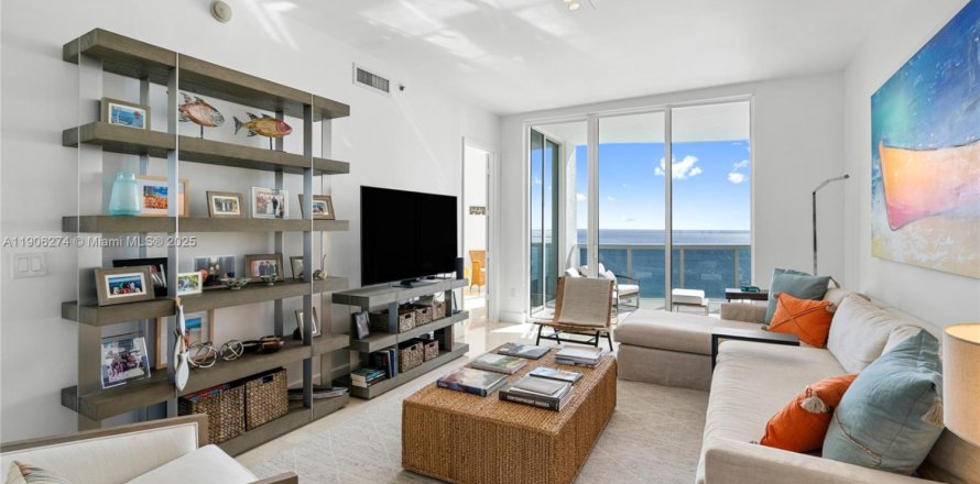 Condo in Sunny Isles Beach, Florida, 2 bedrooms  № 1956901