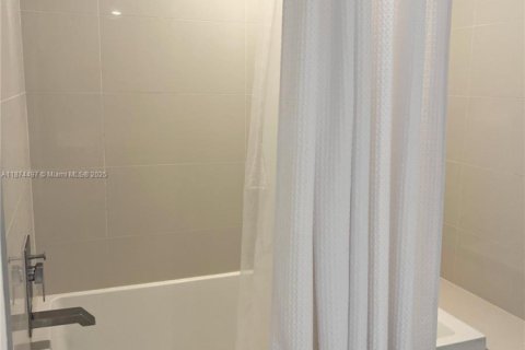 Copropriété à louer à Miami, Floride: 1 chambre, 63.55 m2 № 1944446 - photo 7