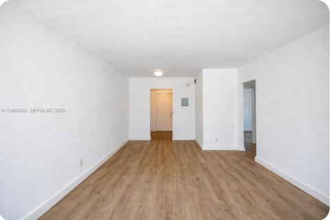 Apartamento en alquiler en Miami Beach, Florida, 1 dormitorio № 2024275 - foto 4