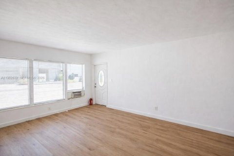 Apartamento en alquiler en Miami Beach, Florida, 1 dormitorio № 2024275 - foto 6