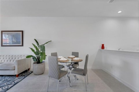 Casa en alquiler en Kissimmee, Florida, 2 dormitorios, 98.1 m2 № 1760168 - foto 6