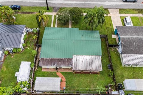 House in Homestead, Florida 3 bedrooms, 157.75 sq.m. № 1889141 - photo 7