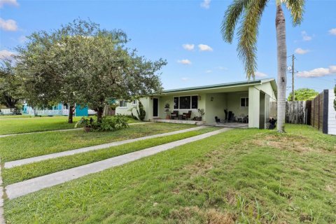 House in Homestead, Florida 3 bedrooms, 157.75 sq.m. № 1889141 - photo 1