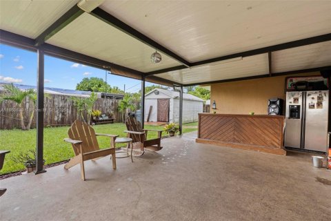 House in Homestead, Florida 3 bedrooms, 157.75 sq.m. № 1889141 - photo 5