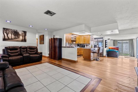 House in Homestead, Florida 3 bedrooms, 157.75 sq.m. № 1889141 - photo 12