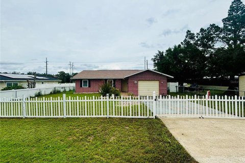 House in Ocala, Florida 3 bedrooms, 120.77 sq.m. № 1917303 - photo 1
