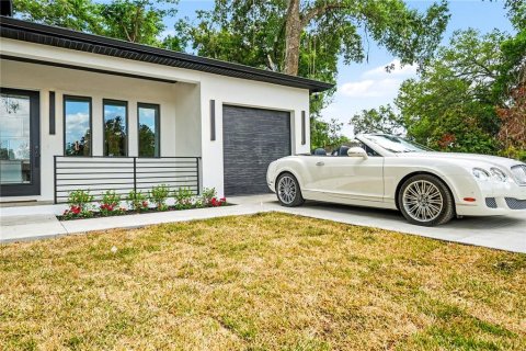 House in Seffner, Florida 3 bedrooms, 194.91 sq.m. № 2093559 - photo 9