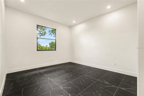 House in Seffner, Florida 3 bedrooms, 194.91 sq.m. № 2093559 - photo 23