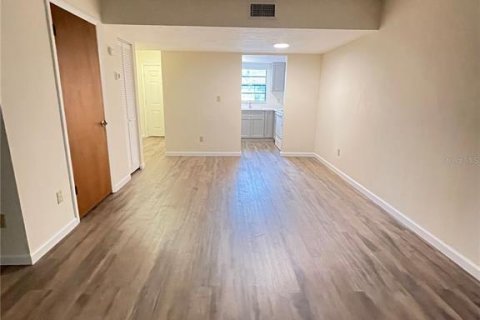 Townhouse in Gainesville, Florida 2 bedrooms, 86.4 sq.m. № 2213382 - photo 4