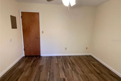 Townhouse in Gainesville, Florida 2 bedrooms, 86.4 sq.m. № 2213382 - photo 10