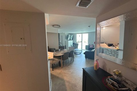 Condo in Miami Beach, Florida, 2 bedrooms № 2089156 - photo 15