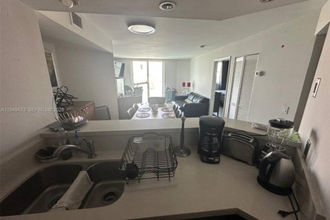 Condo in Miami Beach, Florida, 2 bedrooms № 2089156 - photo 14