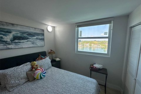 Condo in Miami Beach, Florida, 2 bedrooms № 2089156