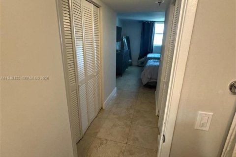 Condo in Miami Beach, Florida, 2 bedrooms № 2089156 - photo 25