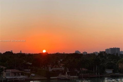 Condo in Miami Beach, Florida, 2 bedrooms № 2089156 - photo 21