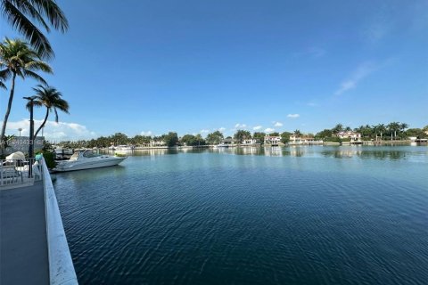 Condo in Miami Beach, Florida, 2 bedrooms № 2089156 - photo 18