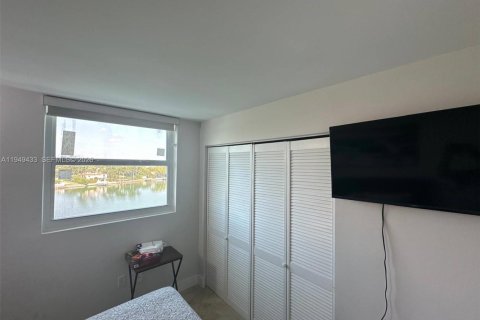 Condo in Miami Beach, Florida, 2 bedrooms № 2089156 - photo 2